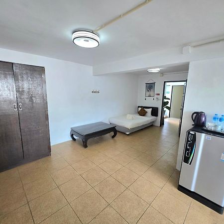 Happy 99 Guest House Patong Bagian luar foto