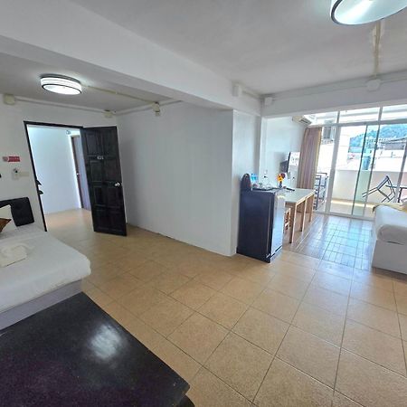 Happy 99 Guest House Patong Bagian luar foto