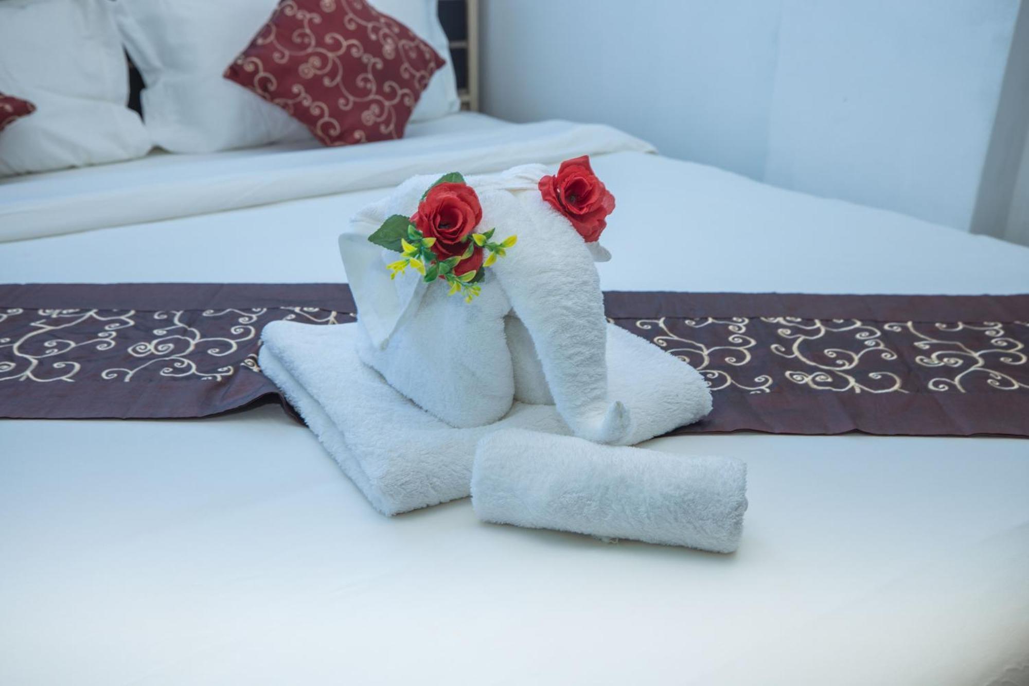Happy 99 Guest House Patong Bagian luar foto