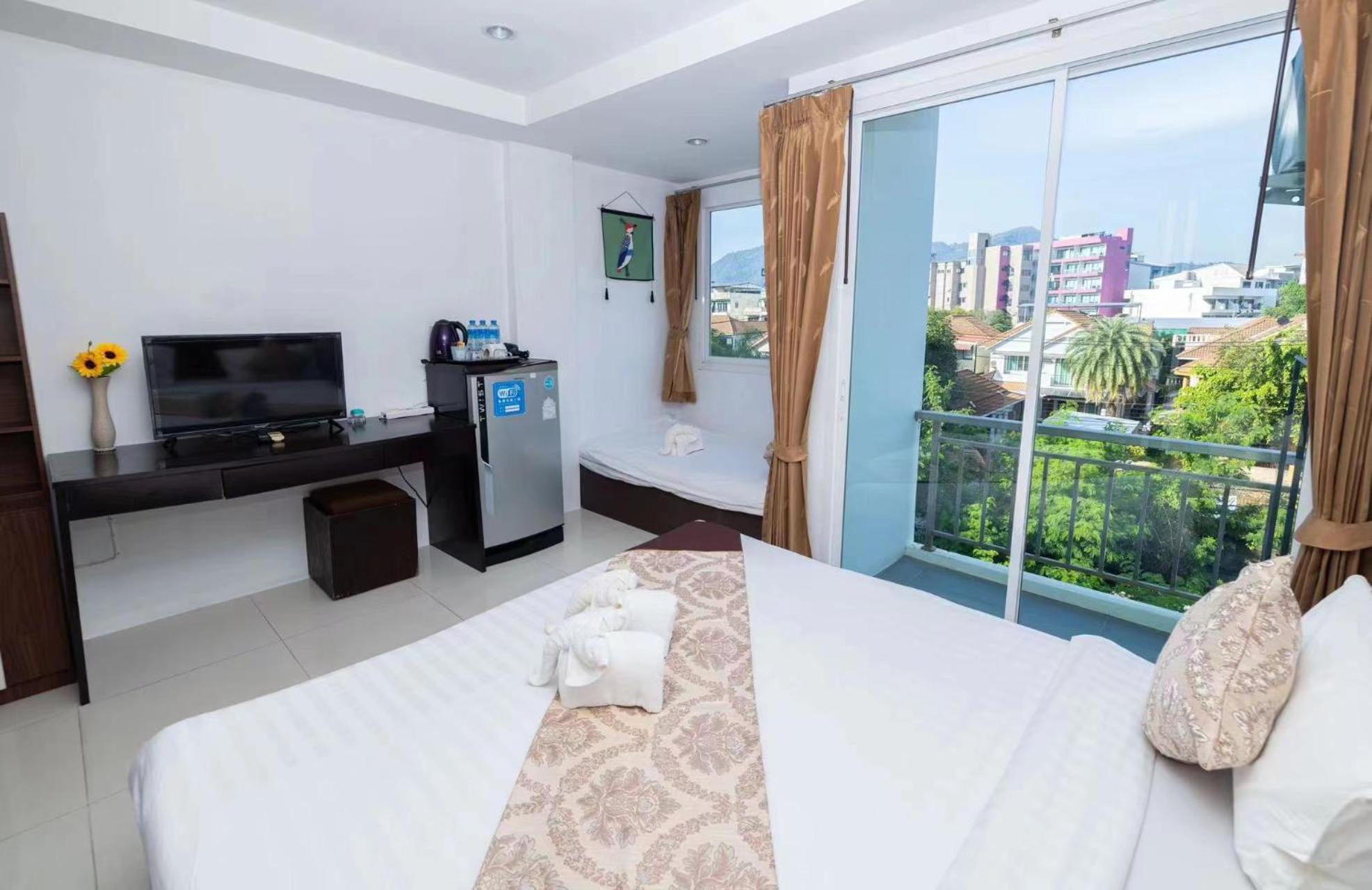 Happy 99 Guest House Patong Bagian luar foto
