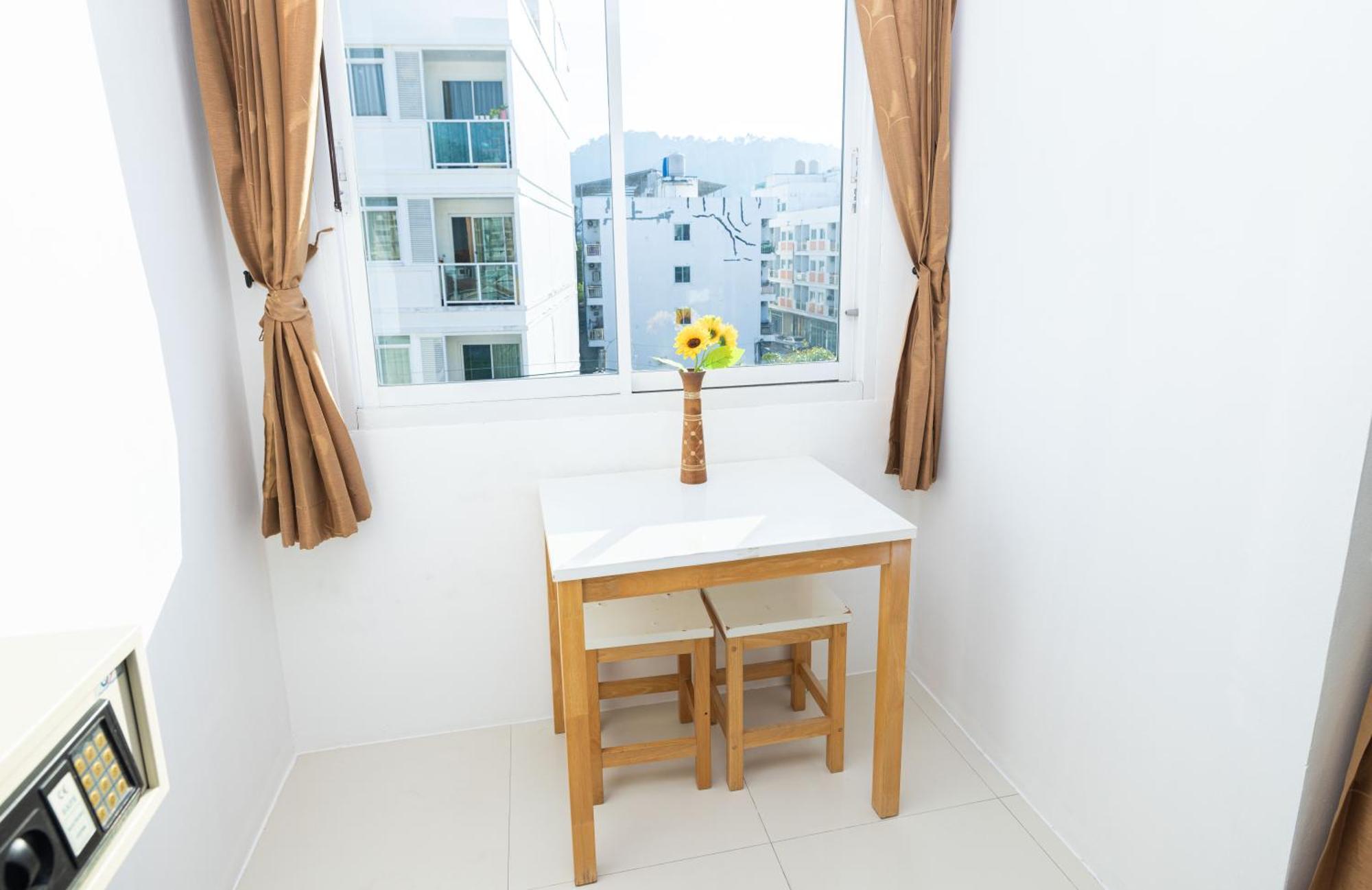 Happy 99 Guest House Patong Bagian luar foto