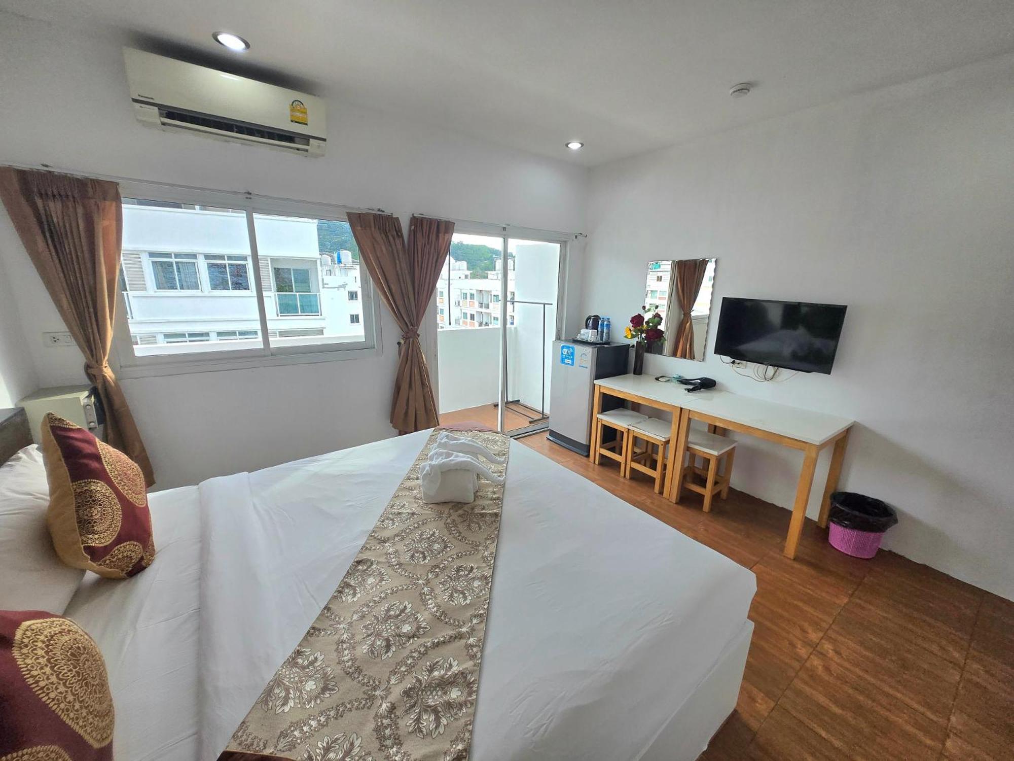 Happy 99 Guest House Patong Bagian luar foto