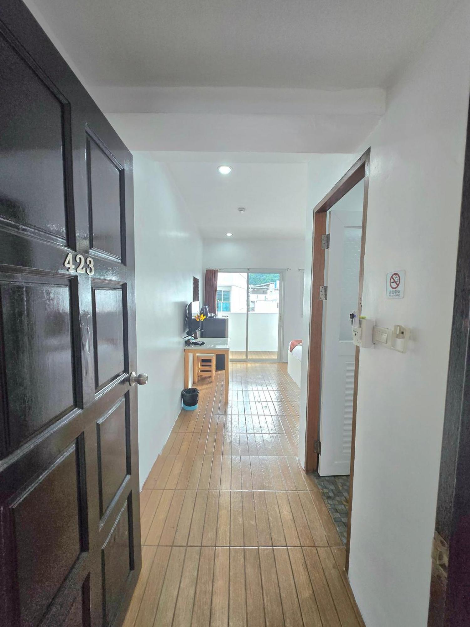 Happy 99 Guest House Patong Bagian luar foto