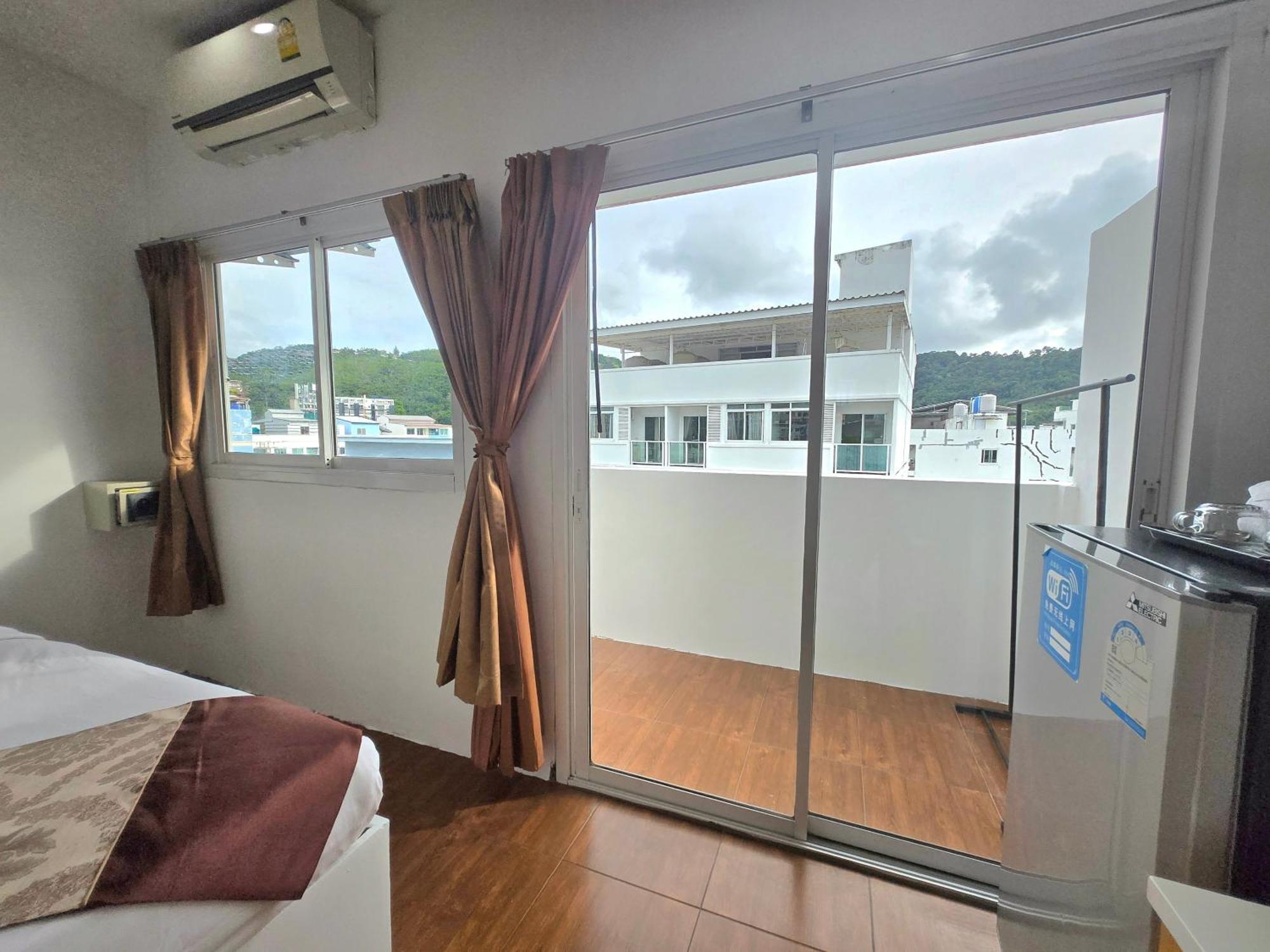 Happy 99 Guest House Patong Bagian luar foto
