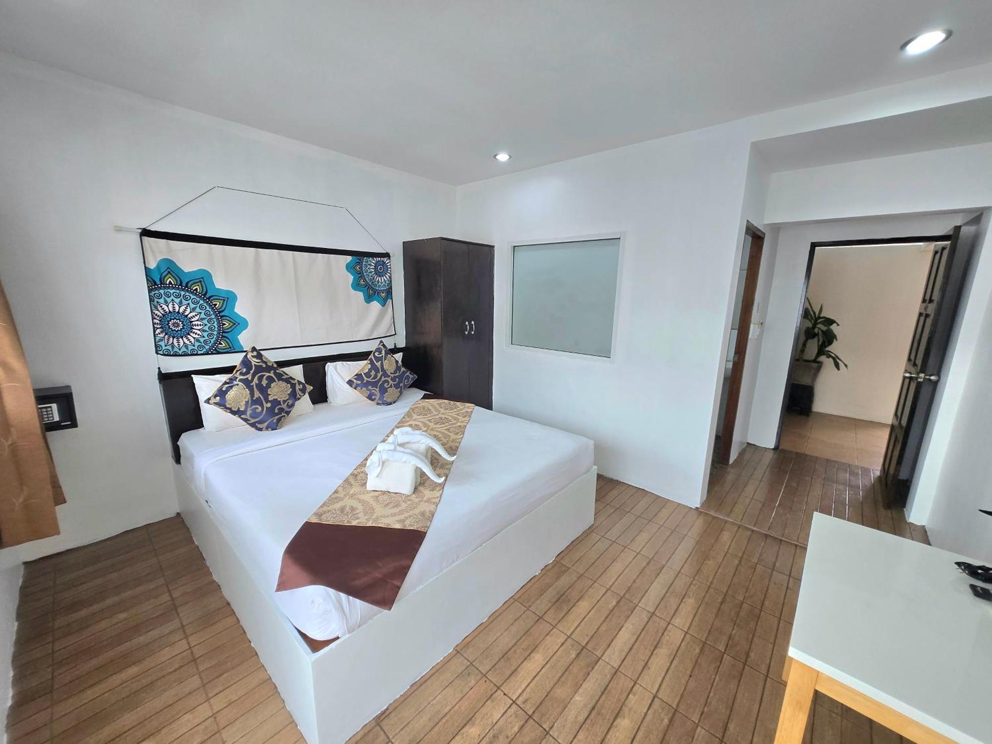 Happy 99 Guest House Patong Bagian luar foto