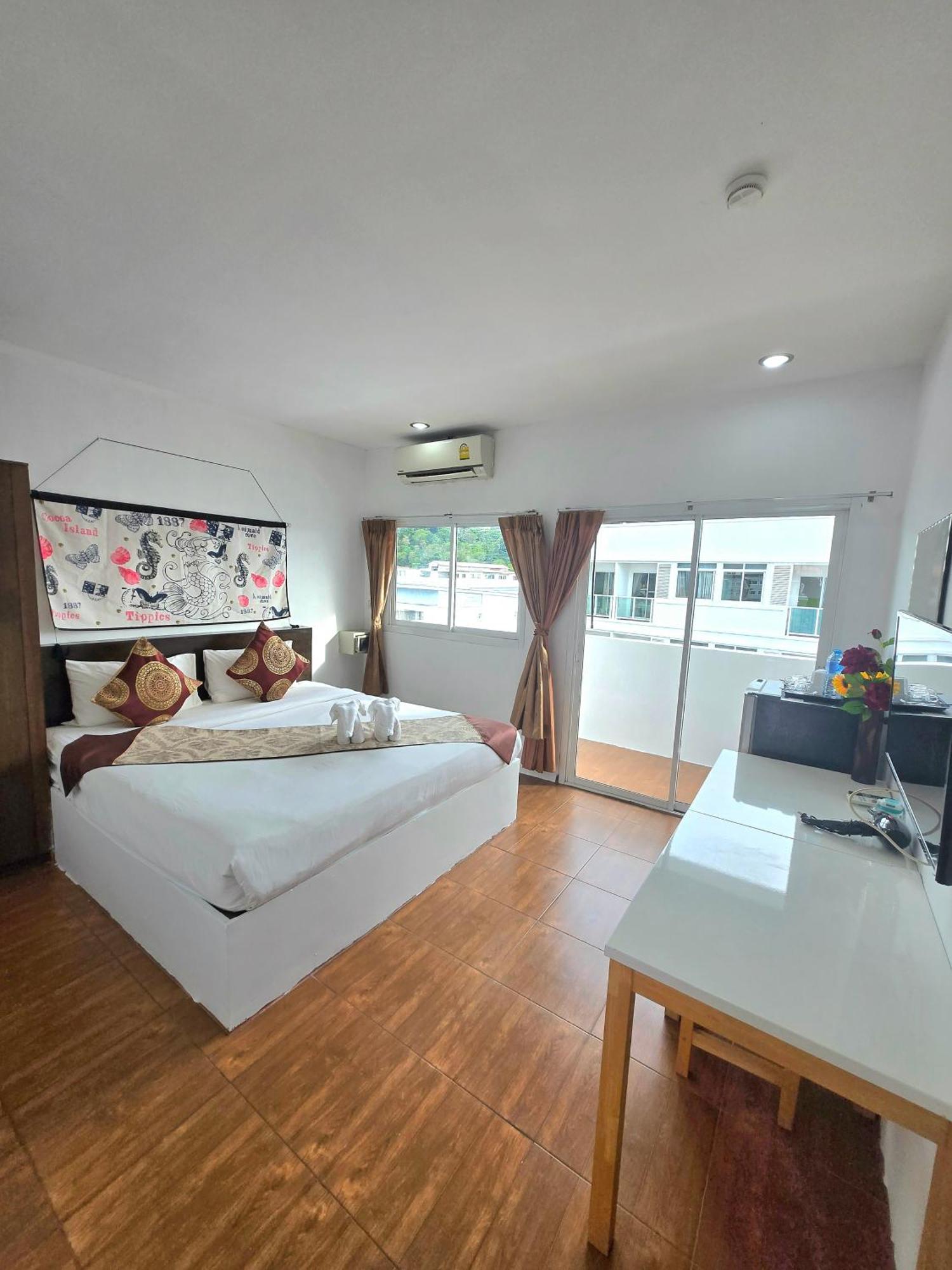 Happy 99 Guest House Patong Bagian luar foto