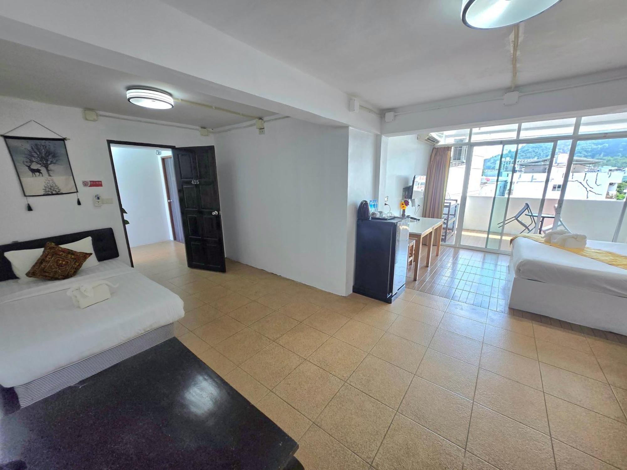 Happy 99 Guest House Patong Bagian luar foto