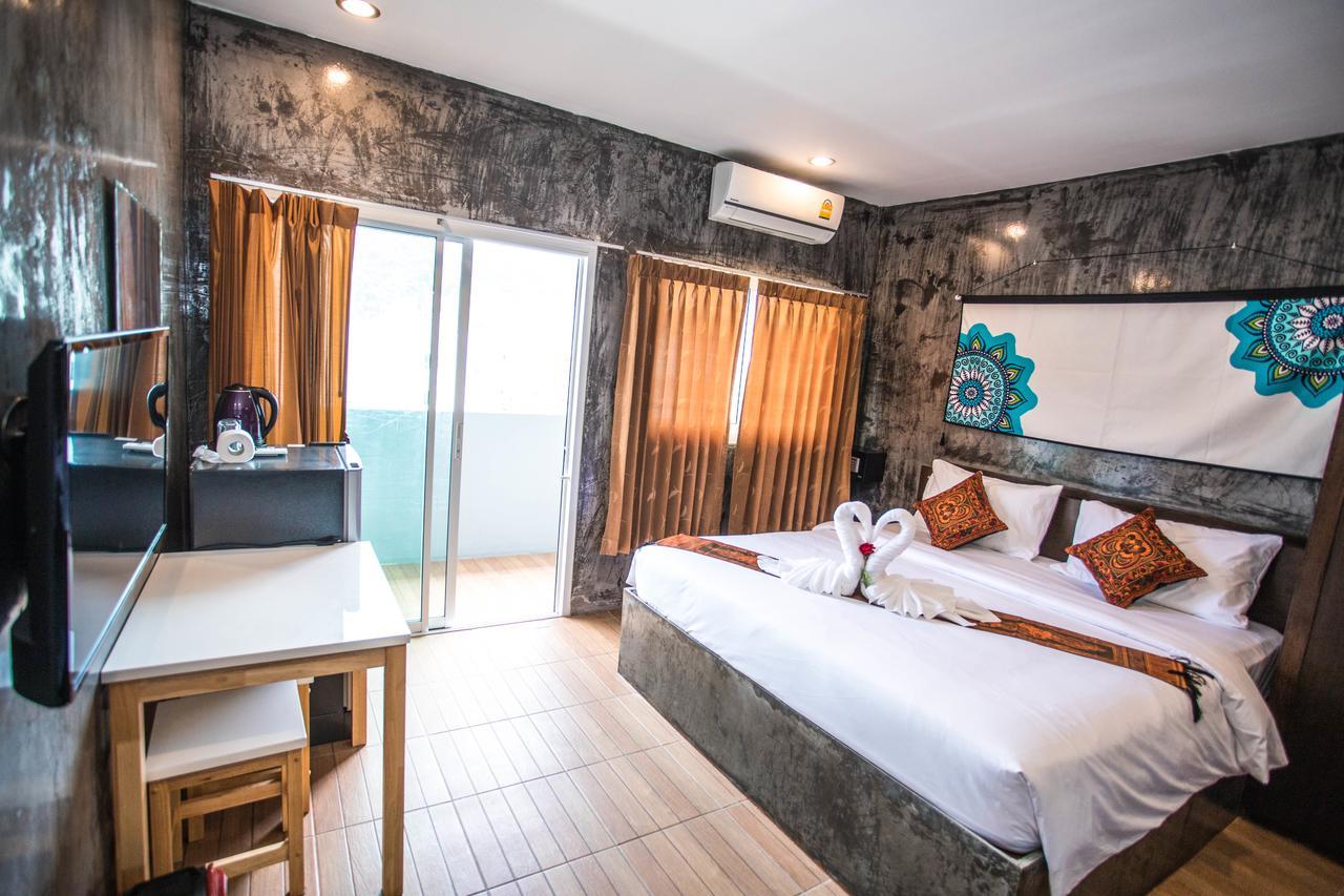 Happy 99 Guest House Patong Bagian luar foto