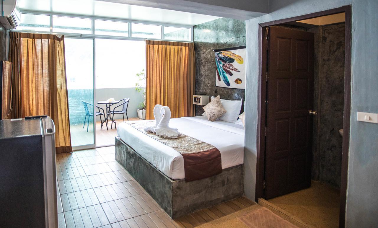 Happy 99 Guest House Patong Bagian luar foto