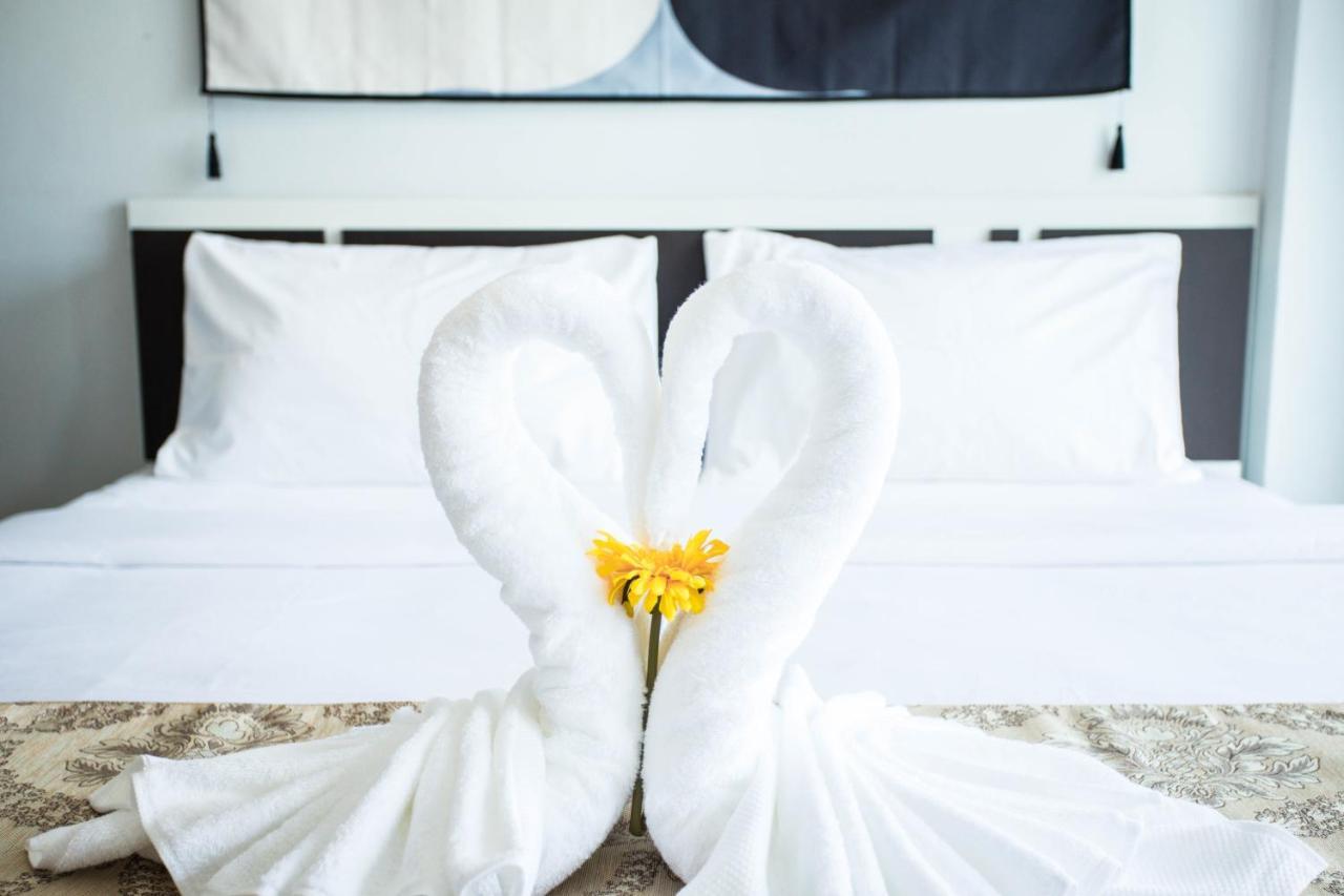 Happy 99 Guest House Patong Bagian luar foto
